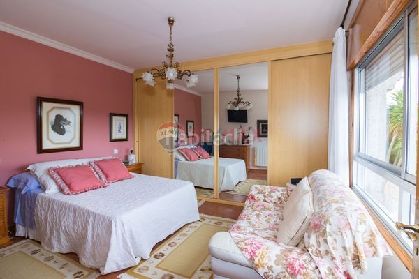 Foto dd19d40a-2532-4209-b5e3-f4d7a912e327. Casa amb xemeneia calefacció aparcament piscina a Neves (As)