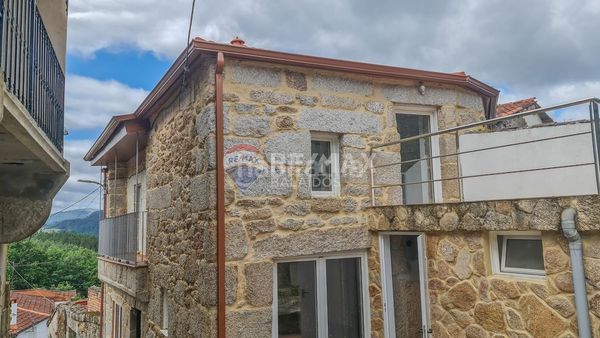 Foto e31c233b-fc1b-45b5-8077-aedb4fbd9d63. Casa a Cenlle