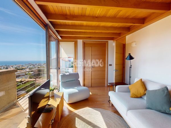 Foto 53342d85-5b3c-4a72-89dd-daa54bec1259. Casa amb calefacció aparcament piscina a Coruxo - Oia - Saiáns Vigo