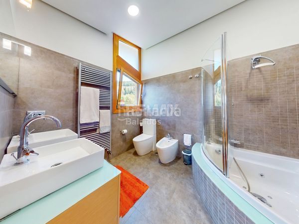 Foto 625c4a6d-9b1a-401d-bec7-ef392671c4f1. Casa amb calefacció aparcament piscina a Coruxo - Oia - Saiáns Vigo