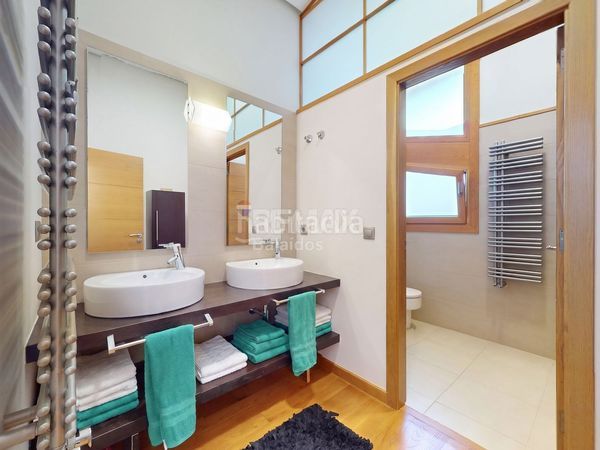 Foto dc2be08f-8424-4400-b399-6ca67f3ea37d. Casa amb calefacció aparcament piscina a Coruxo - Oia - Saiáns Vigo
