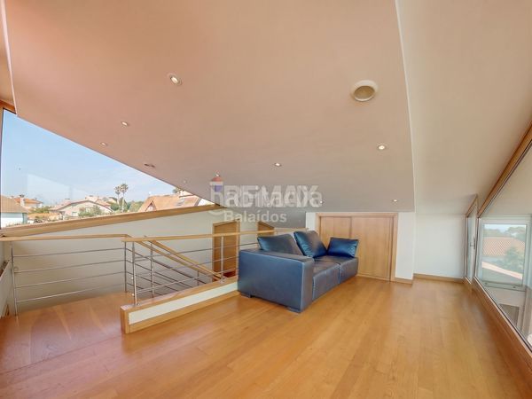 Foto f035b049-6a48-4a75-8af2-9fe189aead4e. Casa amb calefacció aparcament piscina a Coruxo - Oia - Saiáns Vigo