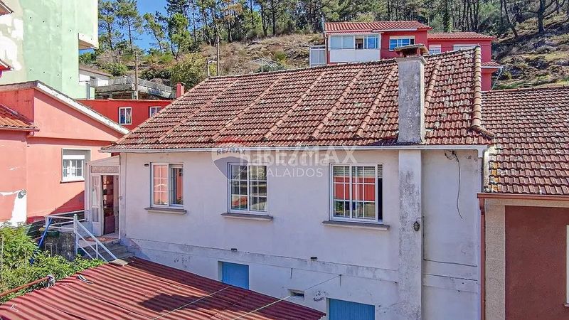 Foto 1d3ed4b1-9c49-466e-8edd-e5bb2b455a8d. Casa amb calefacció aparcament a Aldán Cangas