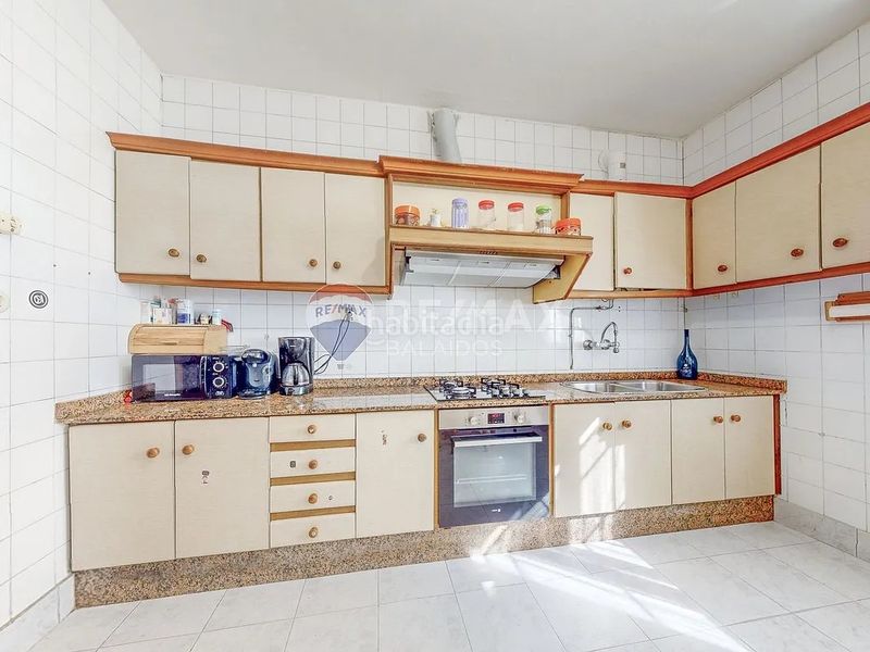 Foto 275a2664-4afe-4d86-815f-c58b2767512d. Casa amb calefacció aparcament a Aldán Cangas