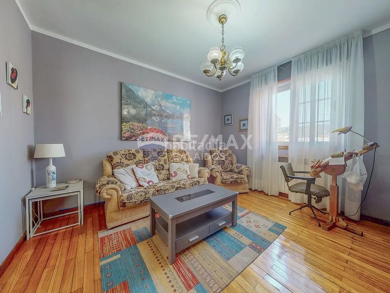 Foto e971e328-f354-4b47-af91-0199d2e39403. Casa amb calefacció aparcament a Aldán Cangas