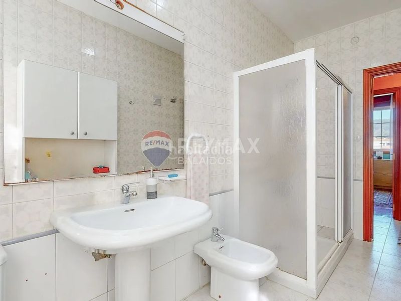 Foto f6e5dec3-4222-49a9-b473-8f17dde09b5a. Casa amb calefacció aparcament a Aldán Cangas