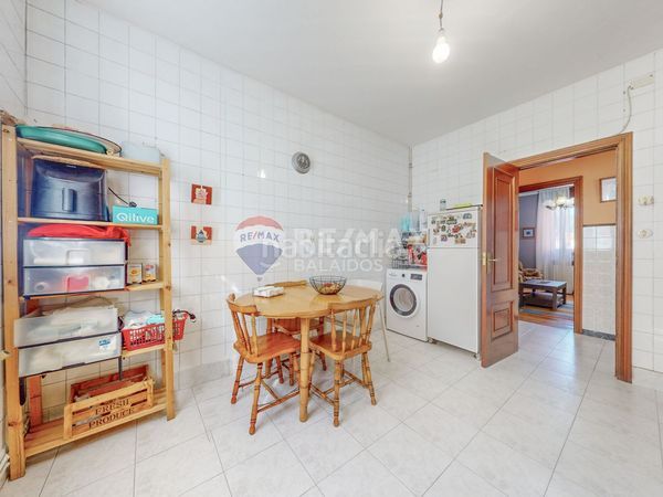 Foto fca7a5a9-c0e4-4ada-8a4b-2a7ef557f8e2. Casa amb calefacció aparcament a Aldán Cangas