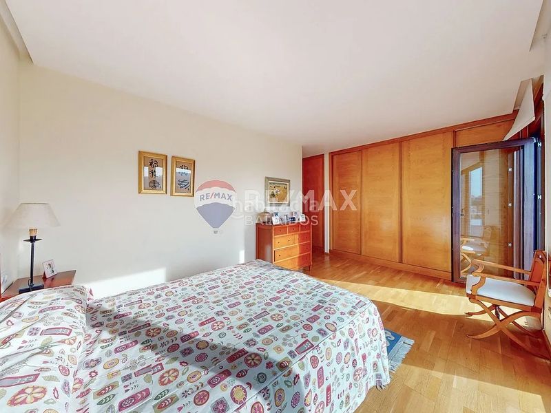 Foto 0b47f946-b551-4a57-b447-1e413983d441. Casa amb calefacció aparcament piscina a Valadares - Beade Vigo