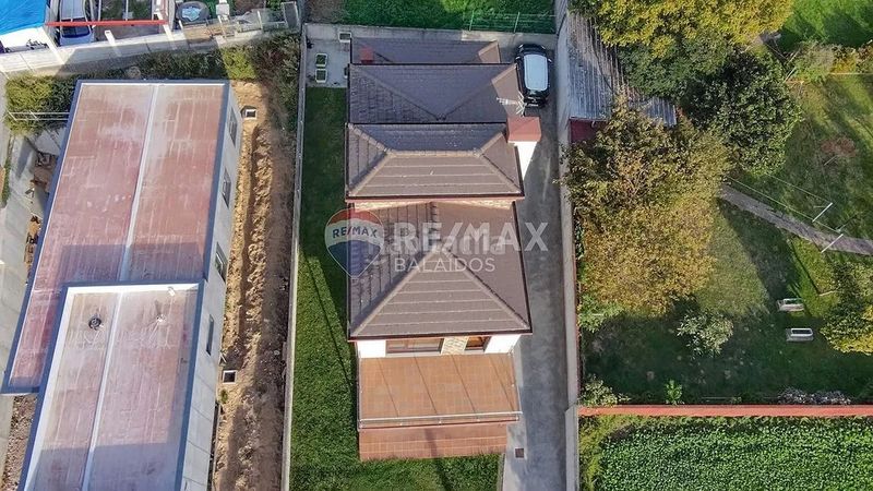 Foto 38f83d13-7c8b-4ebe-9a53-11c7960659d9. Casa amb calefacció aparcament piscina a Valadares - Beade Vigo