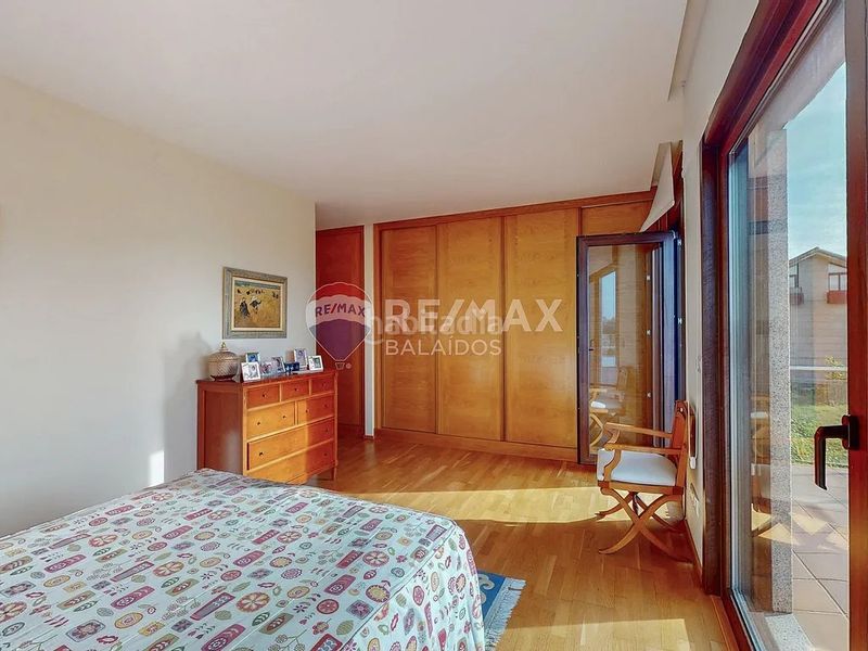 Foto 4261c816-4a40-44a8-96b2-b30c94e46a3a. Casa amb calefacció aparcament piscina a Valadares - Beade Vigo