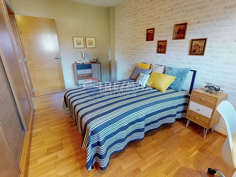 Foto df826650-84af-44a7-a229-8ed3957bf155. Casa amb calefacció aparcament piscina a Valadares - Beade Vigo