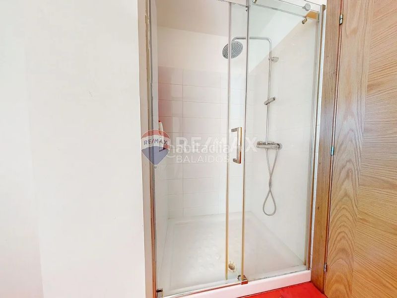Foto f6756f57-cc5e-4dbb-b1a0-5760acd6a34b. Casa amb calefacció aparcament piscina a Valadares - Beade Vigo