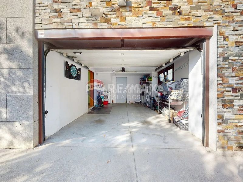 Foto ff30835e-4602-4c48-9331-14085d9a0e27. Casa amb calefacció aparcament piscina a Valadares - Beade Vigo