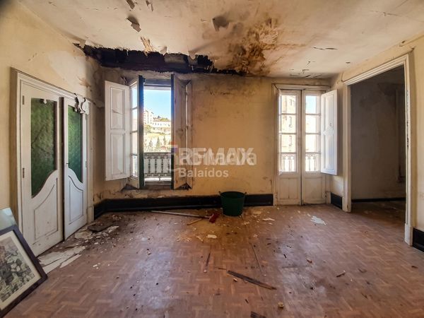 Foto b310d09e-f5eb-4ef3-abf5-ea12ba4b8283. Pis a Lavadores Vigo