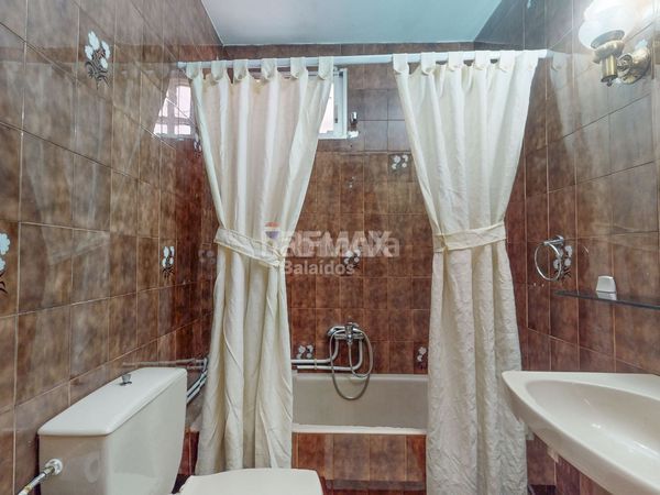 Foto a2f646df-f0e7-41c0-9ca1-4a6c7306eb3f. Casa amb calefacció aparcament a Cabral - Candeán Vigo