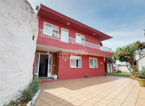 Foto 3e3be69f-5a12-41c7-89d5-cb3cf1235827. Casa amb aparcament a Cabral - Candeán Vigo
