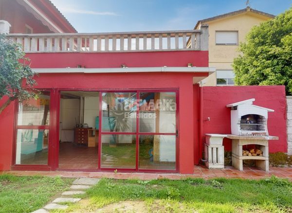 Foto bf83a39a-7290-4596-8cb5-0cc9f0973e9c. Casa amb aparcament a Cabral - Candeán Vigo