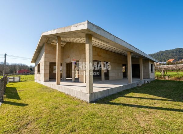 Foto f32d48a8-1bd5-472d-a16d-3556a620760d. Chalet mit parking in Porriño (O)