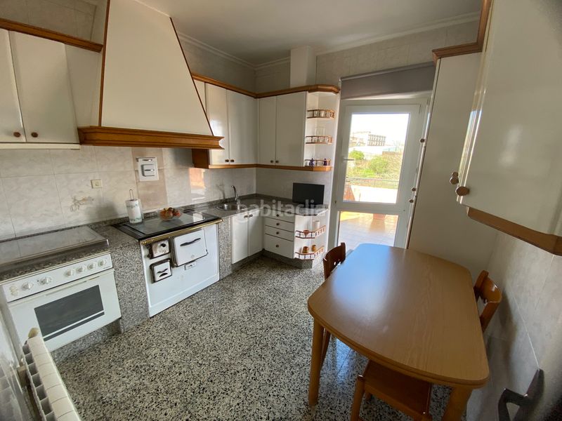 Foto d2e23e37-7e89-4bae-9dbc-5e237bc3e1f3. Casa amb calefacció aparcament a Tui
