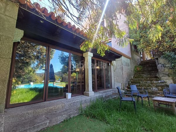 Foto f2cd4611-66bc-4626-bef8-769d6c674334. Casa amb xemeneia calefacció aparcament piscina a Baiona