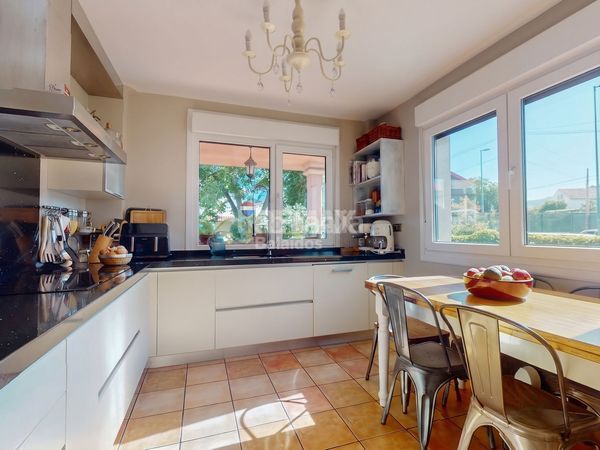 Foto 2a5686d3-7788-414a-bd03-dbeb1e7ce0ae. Chalet en Teis Vigo