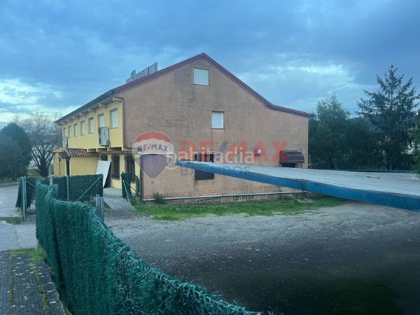 Foto 0b7954cd-e090-46c0-abe2-aa4b238d863e. Gebäude in Porriño (O)