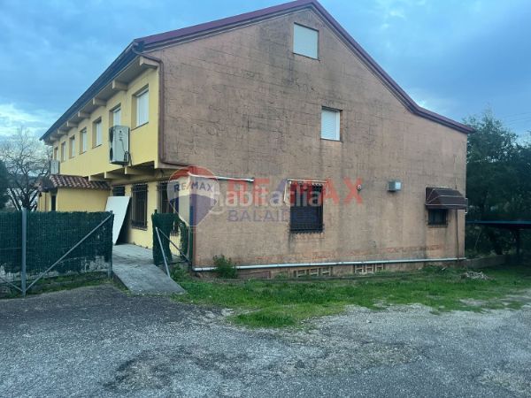 Foto cfb12a2d-0668-4fed-8f78-3f83995fb8c8. Gebäude in Porriño (O)