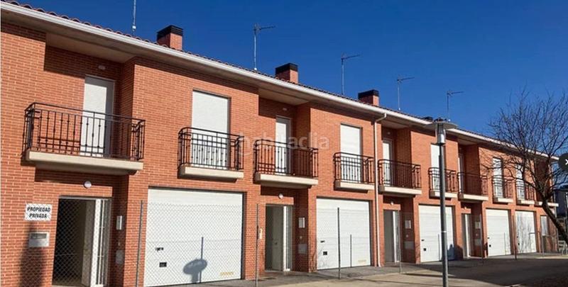 Foto c1ec7b47-caaf-431e-9d7b-52cd8a473792. Casa adossada amb calefacció aparcament a Mucientes