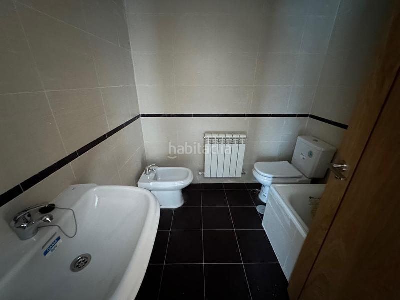 Foto de8439ef-efb6-4614-b011-cceb188d0e87. Casa adossada amb calefacció aparcament a Mucientes