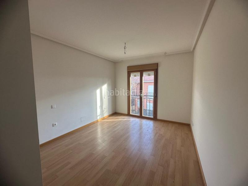 Foto e57addb9-6427-4816-9ae7-8d7870a96775. Casa adossada amb calefacció aparcament a Mucientes