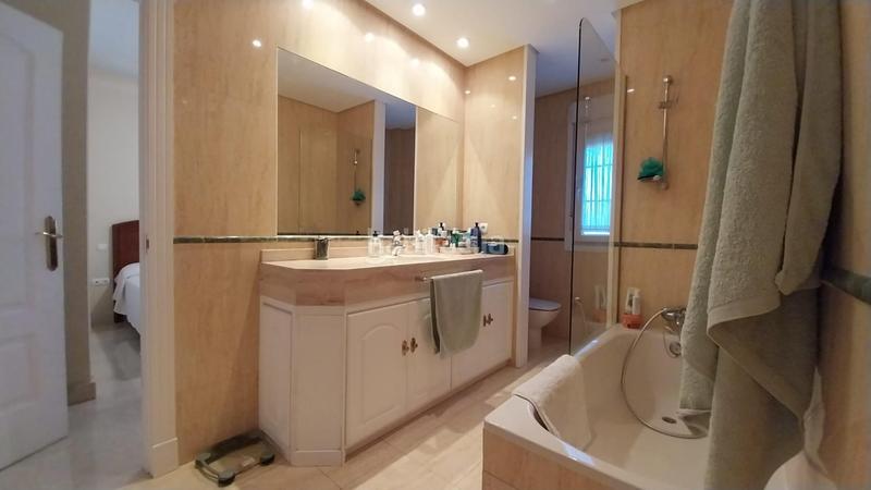 Foto b9a4819b-c778-4d97-ac7e-64a03775ddcd. Chalet magnífico chalet en el pinar de antequera en Valladolid