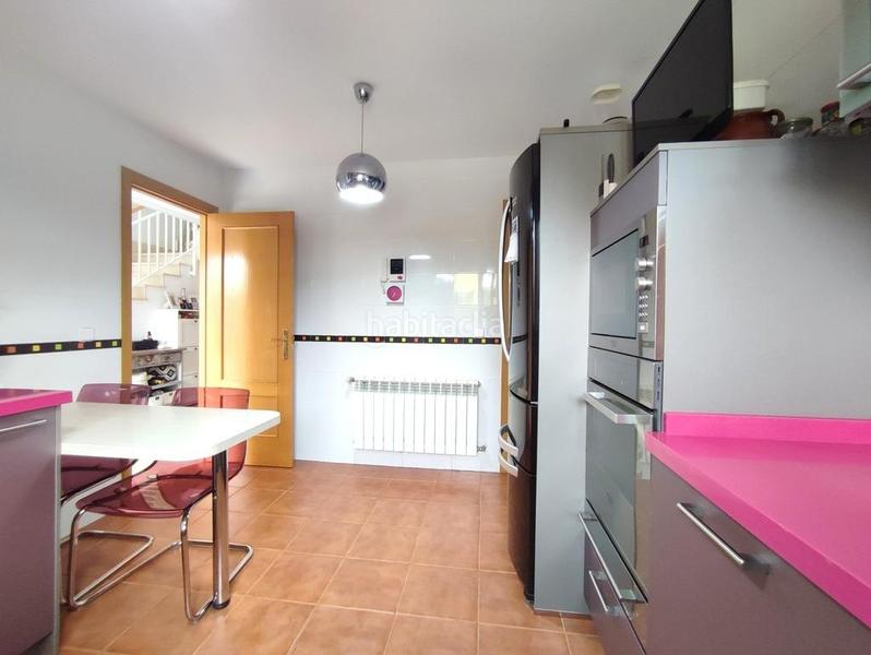 Foto 7b6ed0e3-13fd-4c1c-aacf-9dbe2ab7c3a6. Casa adossada amb calefacció aparcament piscina a Valladolid