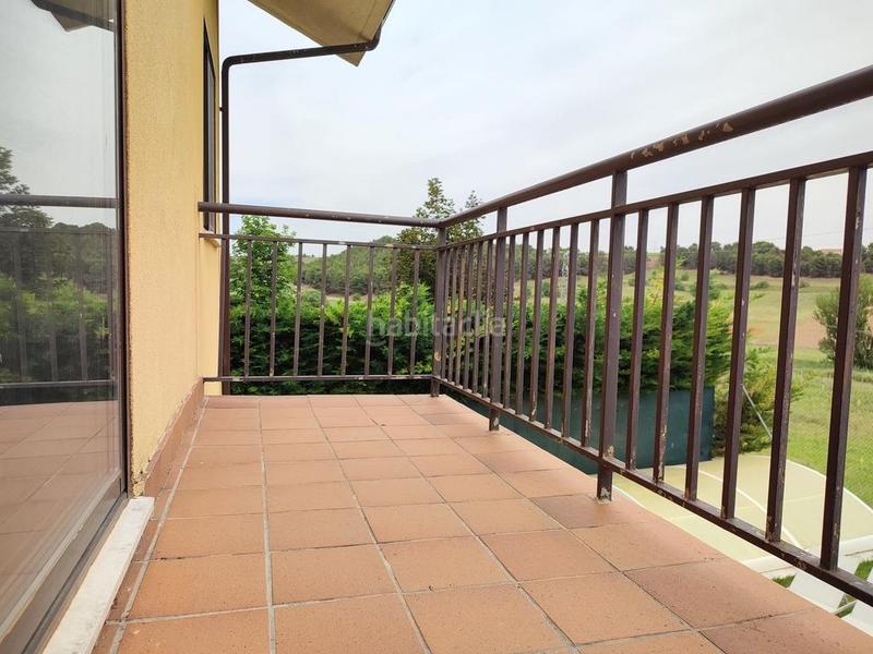 Foto 916db534-4f20-4669-a334-412c22f31cbc. Casa adossada amb calefacció aparcament piscina a Valladolid