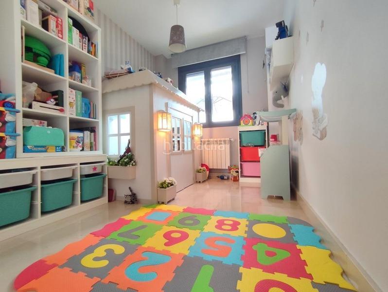 Foto ca2bc4b8-0f47-4008-81a4-879af4639638. Casa adossada amb calefacció aparcament piscina a Valladolid