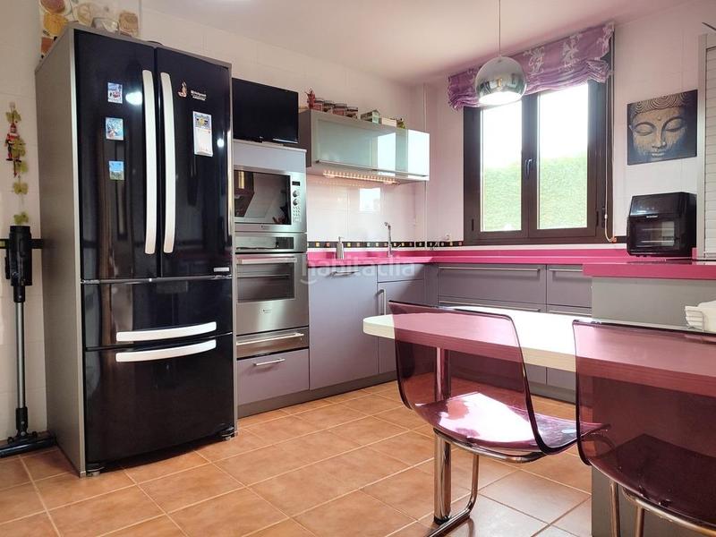 Foto cd57e429-c4c4-475e-8eda-2f5dc0d057ca. Casa adossada amb calefacció aparcament piscina a Valladolid