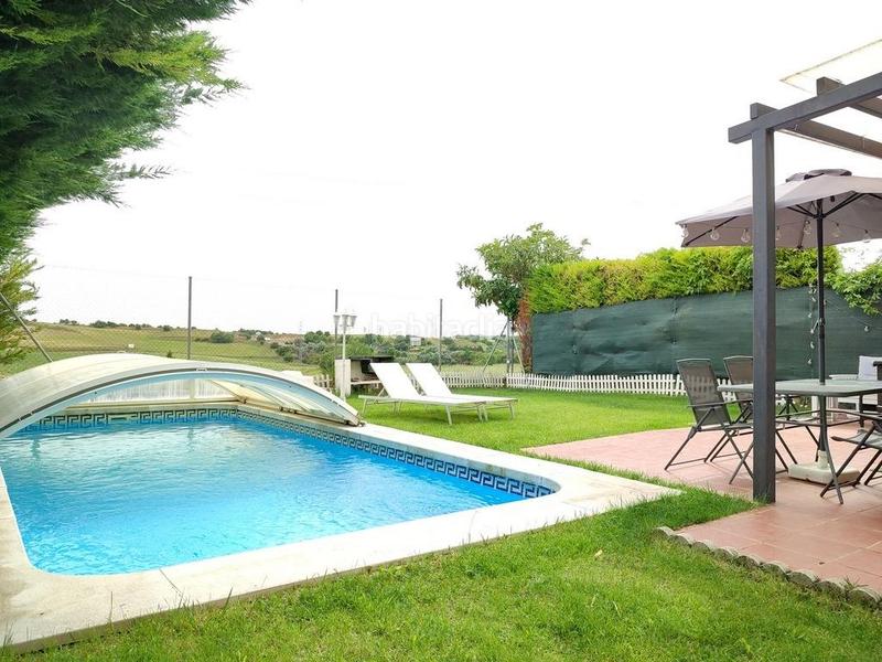 Foto d2567a19-bbf2-46dd-b09e-72c42b2e4663. Casa adossada amb calefacció aparcament piscina a Valladolid