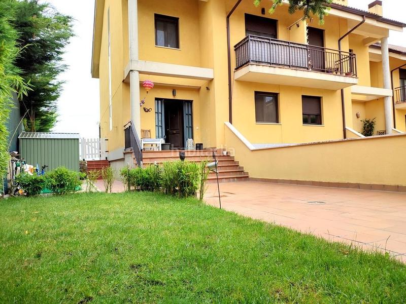 Foto e74fa3ce-e3e0-4b89-8e00-a9ab07758d84. Casa adossada amb calefacció aparcament piscina a Valladolid