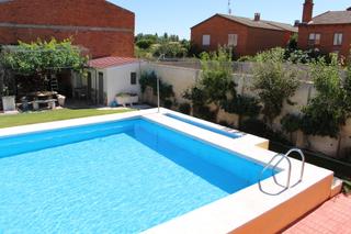 Chalet à Calle cañada de la arboleda 15. Chalet independiente en laguna de duero