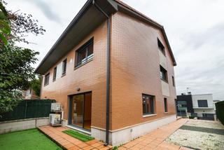 Casa aparellada en Calle del haya 15. Unifamiliar en valladolid  girn