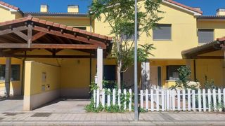 Reihenhaus  Calle brasil. Chalet en venta en herrera