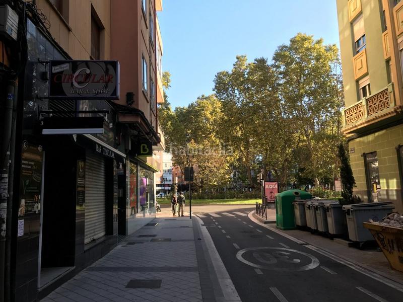 Foto 9c029774-6c66-4040-a6d1-29b521149d65. Local comercial se vende local junto plaza Circular en Valladolid