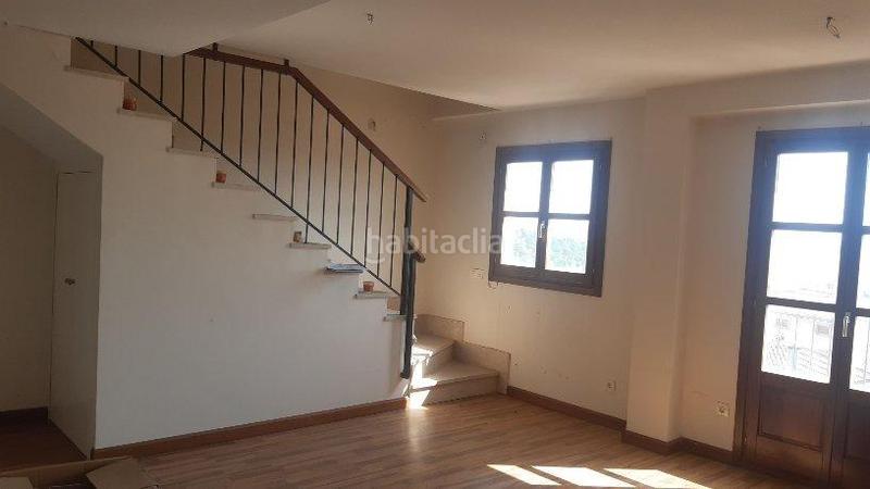 Foto 5c89487f-91f1-46ff-98b5-342ad86d2639. Tríplex vivienda triplex en Simancas