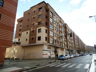 Locale commerciale in Calle Manuel Azaña 52