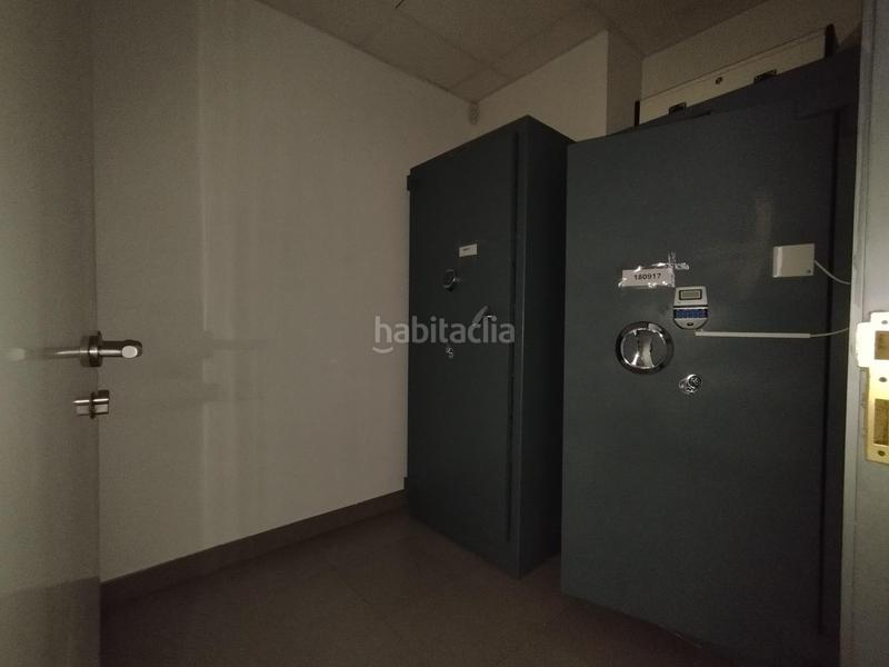 Foto 434b0436-3af0-4b6f-9e93-838b8cc74cfc. Alquiler local comercial  junto plaza de poniente en Valladolid