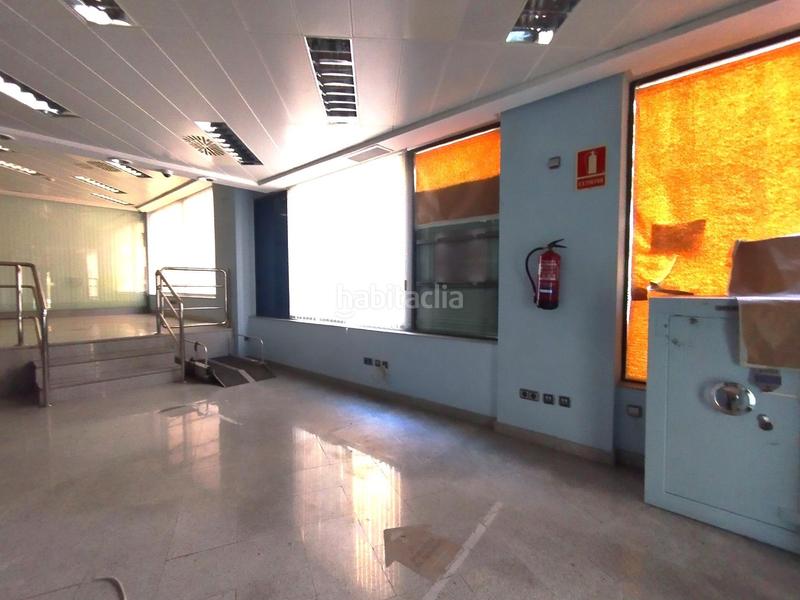 Foto a353f460-d54c-43d9-85a5-6ccdcaacceae. Alquiler local comercial  junto plaza de poniente en Valladolid