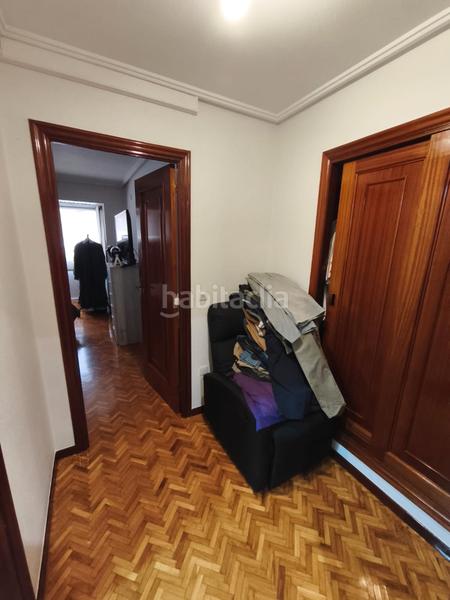 Foto 24c49d08-9e57-4499-8997-8d9d9da6e38e. Piso Centro ( c/progreso ) / todos los servicios en Ourense
