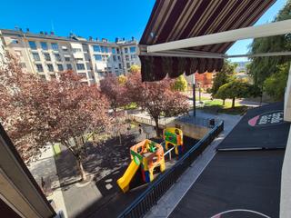 Pis  Rúa san paio 7b. Zona puente ( muy prox. estación tren, p. millenium..... )