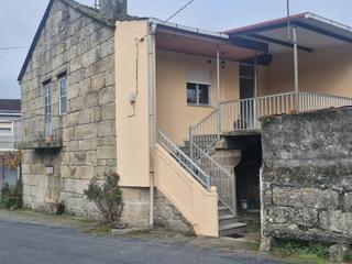 Rent House in Melón. Casa zona vilaverde ( entre ribadavia y melón )