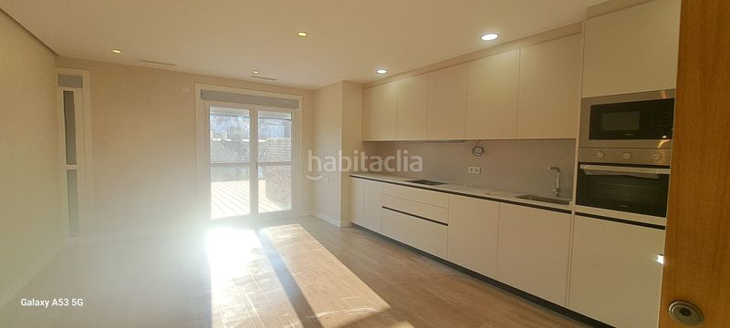 Foto 80e91a75-9b9a-4d48-872c-f513e52017e3. Apartament amb calefacció aparcament a Centro Ourense