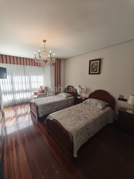 Foto f83f117e-aa3b-4f89-be20-241ce78374d2. Pis amb calefacció aparcament a Centro Ourense